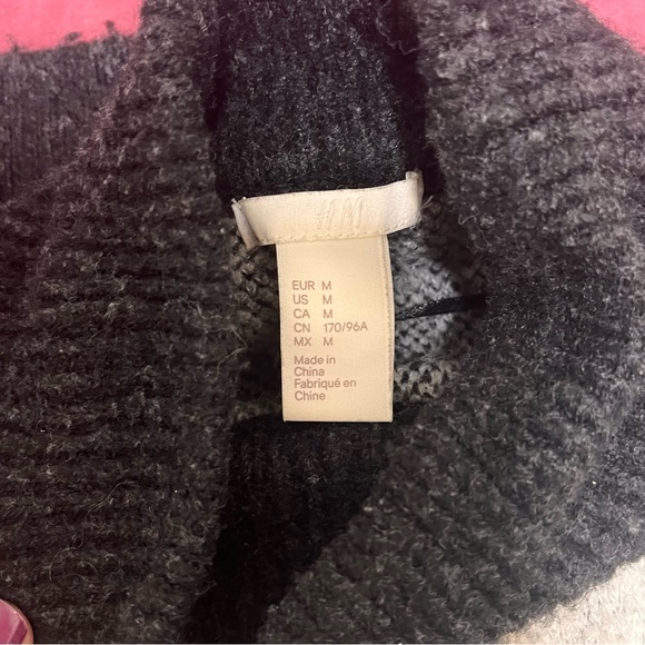 Women’s Sweater - Picture 2 of 3